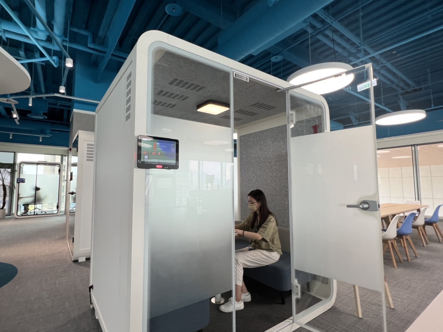 永乐高高雄據點的智慧行動辦公艙，展現永乐高在面板以外的研發應用軟實力